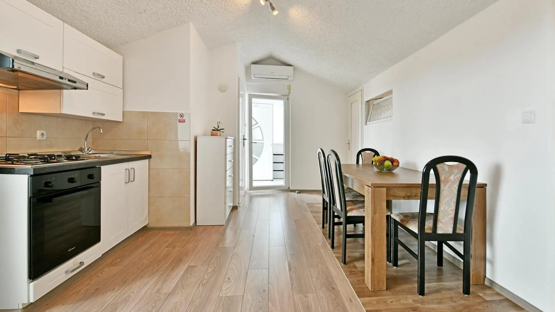 New Bibaj Apartaments - 350M Strand, Beach, Spiaggia Porec 0*,  Croazia
